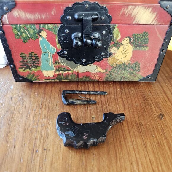 Vintage Korean Ox Horn Jewelry Box Red with Fish Lock, Small Asian Keepsake Box - Picture 6 of 7